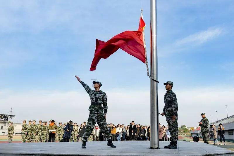 华为应用市场里面东西下载花钱吗？